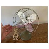 Old desk fan (barely works) Kitch