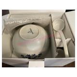 2002 Pfaltzgraff Yorktowne Punch Set & 6 cups USA