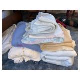 Lot of Vtg blankets (full & twin) BR3
