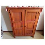 Very nice 4-ft pine cabinet 2dr (BR3) no contents