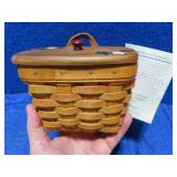 1993 Longaberger Ambrosia Basket & stars lid