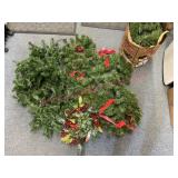 Lot: Christmas wreaths & garland