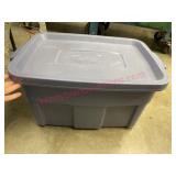 Rubbermaid 14gal tote w/ lid