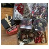 Lot: Christmas ornaments