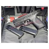 Smith & Wesson MP40 40-cal Pistol & Extras