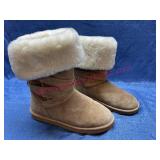 Lamo boots sz 7 (like new)