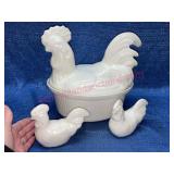Vtg Rooster lid baking dish & Rooster shakers