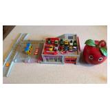 (BR2) Hot Wheels Garage & Fisher-Price Apple