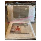 (BR2) Martha Stewart Coverlet & Marquis Pillow