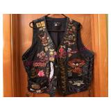 (LR)ï¿½Leather Vest sz L w/Harley Patches & Pins