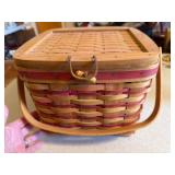 (K)ï¿½1996 Longaberger Picnic Basket ?