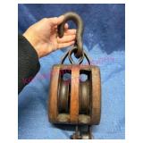 Wood & Metal Double Pulley w/Hook