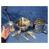 Kitchen Ware & Measuring Spoons