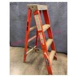 Louisville 4ft Fiberglass Step Ladder Type IA
