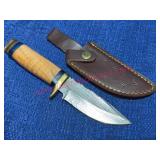 New Hunting Knife w/Leather Sheath & Wood Handle