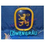 1981 Lï¿½wenbrï¿½u Neon Beer Sign w/Lion Crest - works