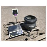 (2)pcs Penn Digital Scale & Frontier Kettle