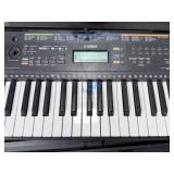 School Surplus: Aprx(4) Yamaha Music Keyboards