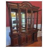 China Cabinet with Mirrors and Lights