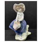 Lladró 'Pretty Pickings'  Porcelain Figure