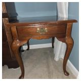 Broyhill Queen Anne Style End Table