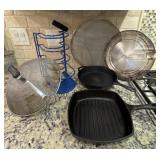 Two Cast Iron Skillets, Pan Holder, Three Splatter