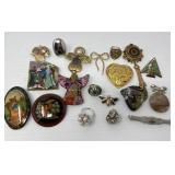 Womenï¿½s Brooches and Rings