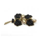 GOLDTONE LEAF BROOCH W/ FAUX PEARLS