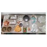 Lot of Assorted Cakepans, Bakeware, etc