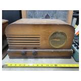 Antique Midland Wooden Radio - untested 17'