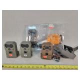 2 Sets of 2 Trail Cameras