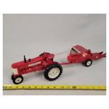 1/16 International 350 Tractor & Baler