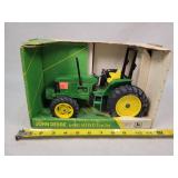 1/16 John Deere 6400 Tractor