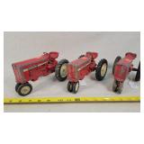 3 - 1/16 IH Tractors - Played