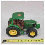 1/16 John Deere Tractor