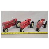 3 - 1/16 IH Tractors - Played