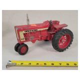 1/16 Farmall 806 Tractor - broken Hitch