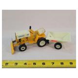 1/16 International Cub Cadet 122 Tractor & Cart