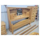 Quality Oak Queen Size bed w/Bookcase Headboard,