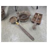 7" Smelting Pot w/ Dipper & Ignot Mold