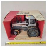1/16 185 White Tractor