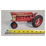 Vintage 1/16 Farmall 560 Tractor w/ Quick Hitch -