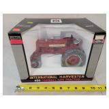 1/16 International 450 Tractor - Specast