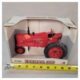 1/16 Farmall 300 Tractor