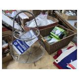 7-LED light Bulbs, Baskets & Wire Rack
