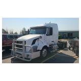 2004 VOLVO VNL SEMI TRUCK