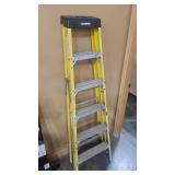 HUSKEY 6' FIBERGLASS STEP LADDER