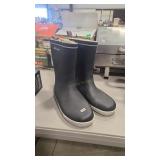 TRETORN INSULATED RUBBER BOOTS SIZE 9.5?