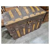 ARPELES-HARTMANN & CO. ROUND TOP TRUNK W/ INTERIOR