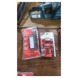 MILWAIUKEE HEAD LAMO & FLOOD LIGHT